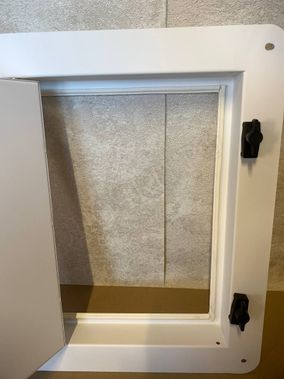 Сантехнический люк Гермо 900*900, RAL 9003 муар Сантехнический люк Гермо 900*900, RAL 9003 муар